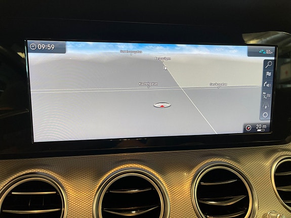 Mercedes-Benz E220 19 of 26