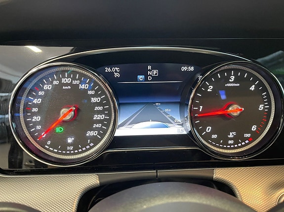 Mercedes-Benz E220 13 of 26