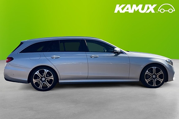 Mercedes-Benz E220 2 of 26
