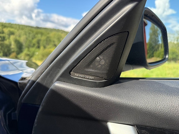 BMW 330i 17 of 18