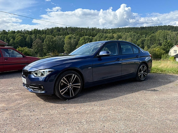 BMW 330i 2 of 18