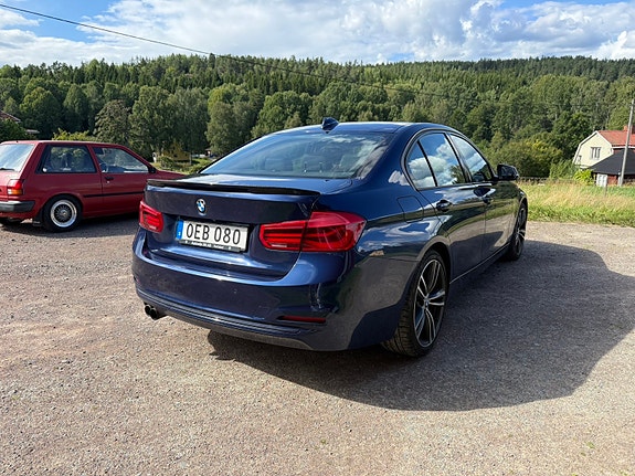 BMW 330i 7 of 18
