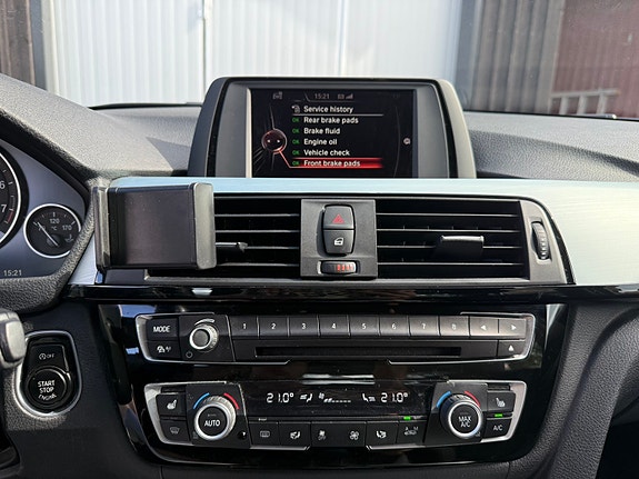 BMW 330i 13 of 18
