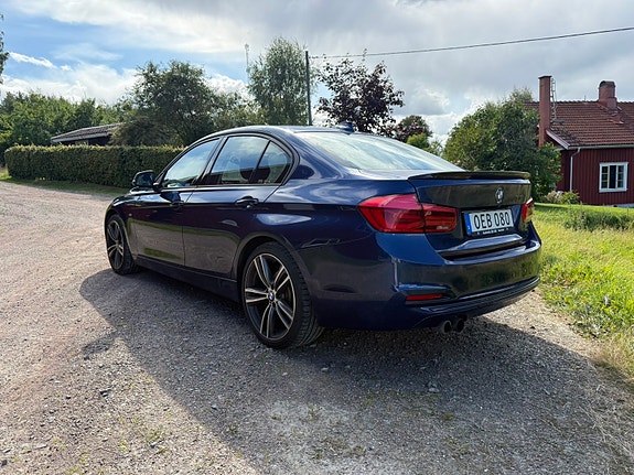 BMW 330i 6 of 18