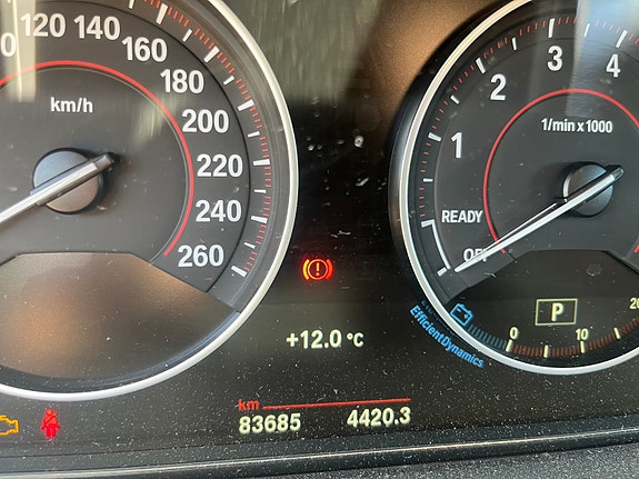 BMW 330i 11 of 18