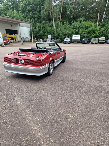 Ford Mustang 3 of 5