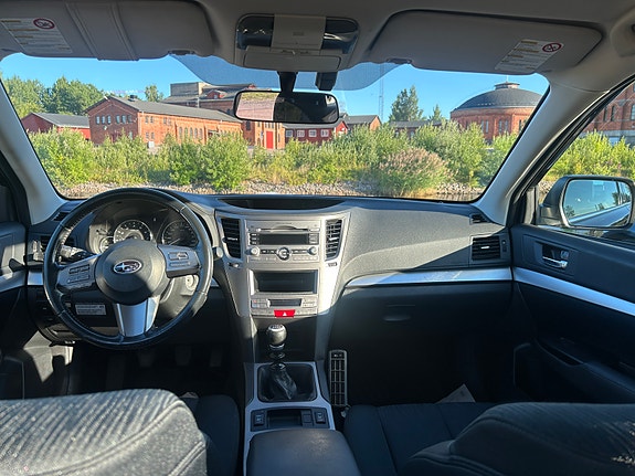 Subaru Legacy 5 of 5