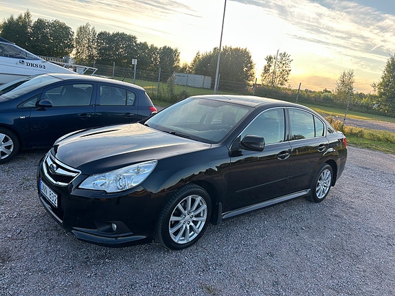 Subaru Legacy 3 of 5