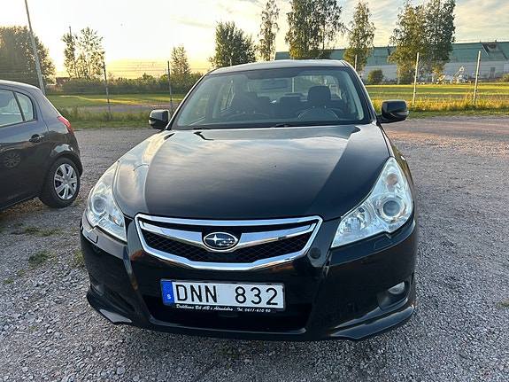 Subaru Legacy 2 of 5