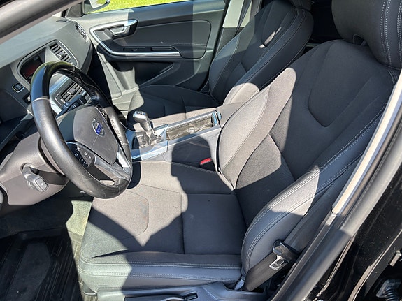 Volvo V60 8 of 28