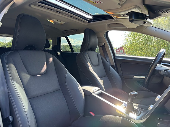 Volvo V60 14 of 28