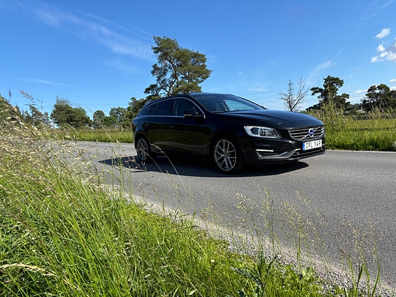 Volvo V60 2 of 28