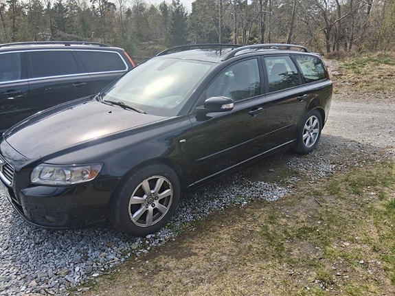 Volvo V50 2 of 5