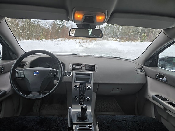 Volvo V50 4 of 5