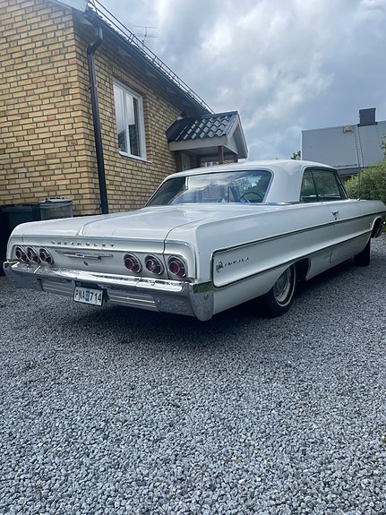 Chevrolet Impala 2 of 5