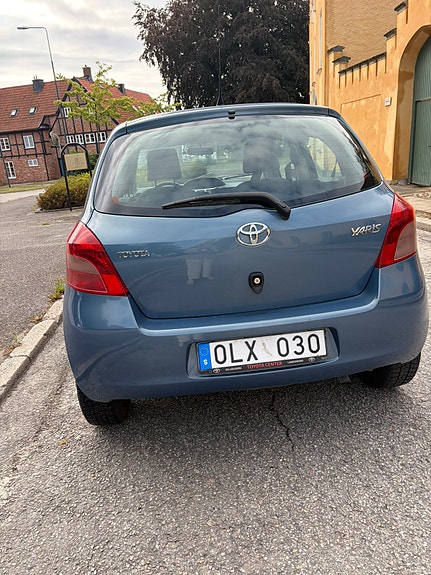 Toyota Yaris 2 of 3