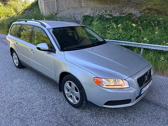 Volvo V70 3 of 5