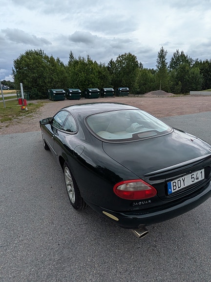 Jaguar XKR 2 of 4