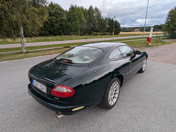 Jaguar XKR 3 of 4