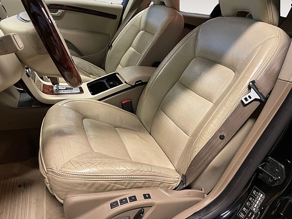 Volvo XC70 10 of 22