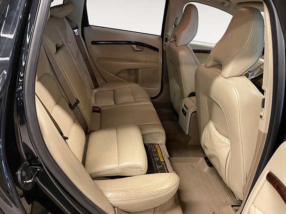 Volvo XC70 14 of 22