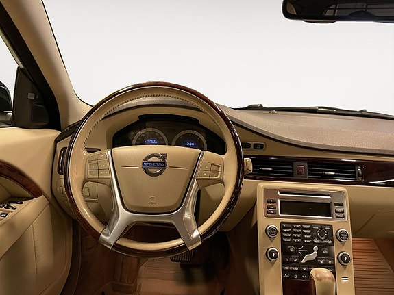 Volvo XC70 12 of 22