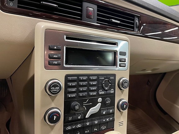 Volvo XC70 16 of 22