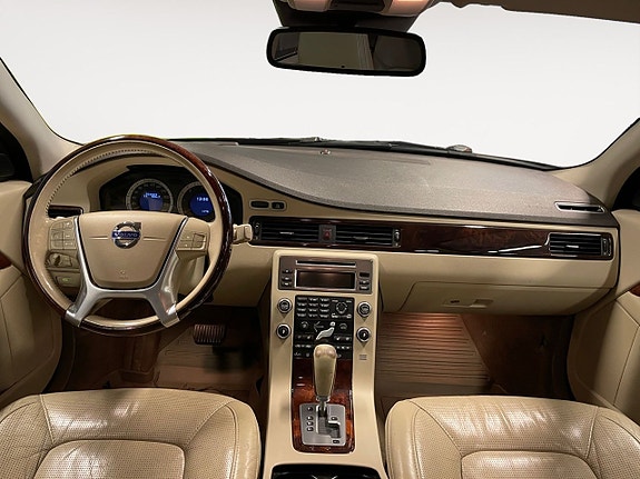 Volvo XC70 11 of 22