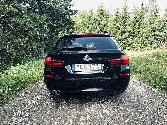 BMW 520d 3 of 5