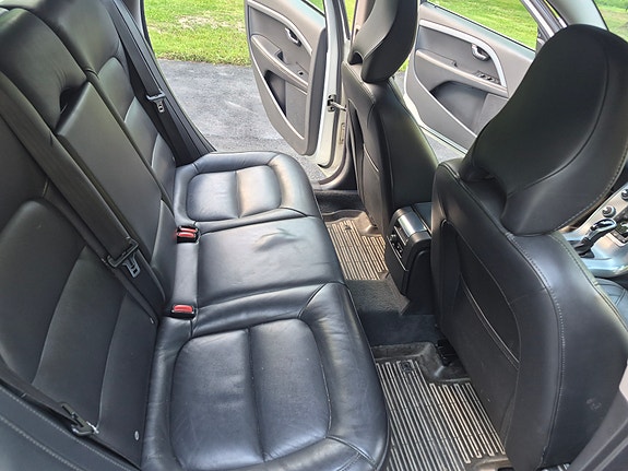 Volvo V70 14 of 21