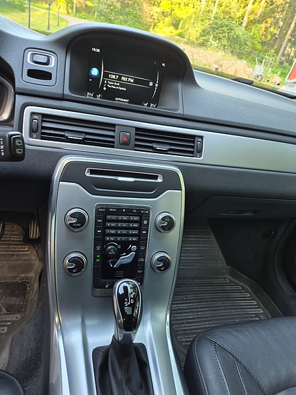 Volvo V70 9 of 21