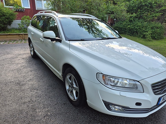 Volvo V70 2 of 21