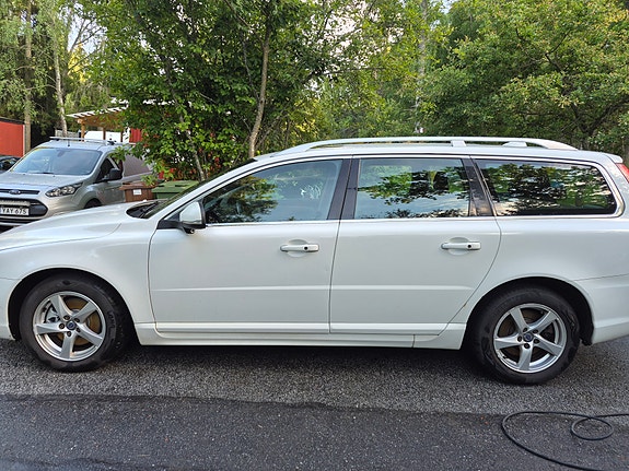 Volvo V70 3 of 21