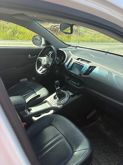 Kia Sportage 2 of 5
