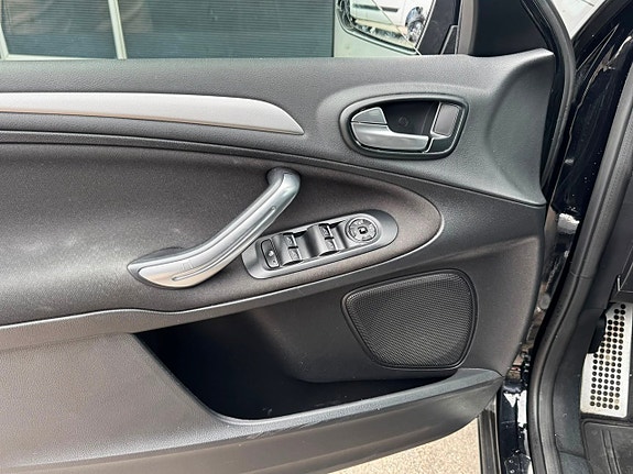 Ford S-MAX 21 of 26