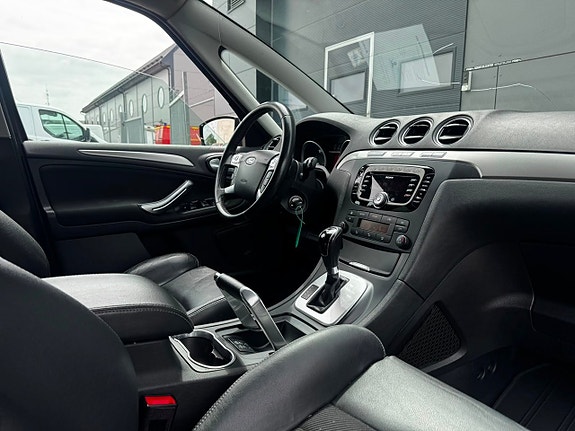 Ford S-MAX 18 of 26
