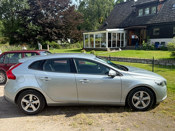 Volvo V40 3 of 4