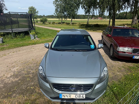 Volvo V40 2 of 4