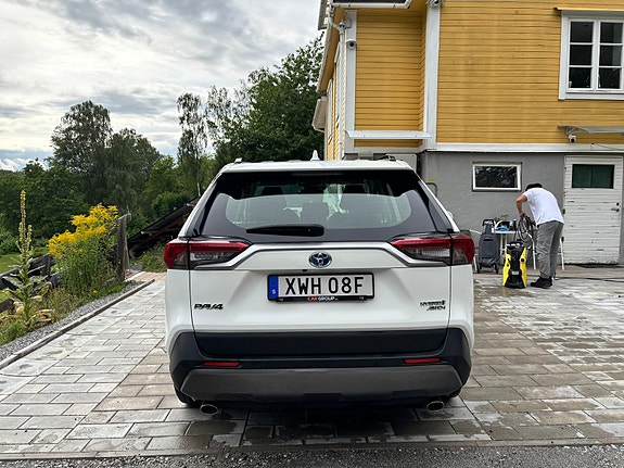 Toyota RAV4 4 of 5