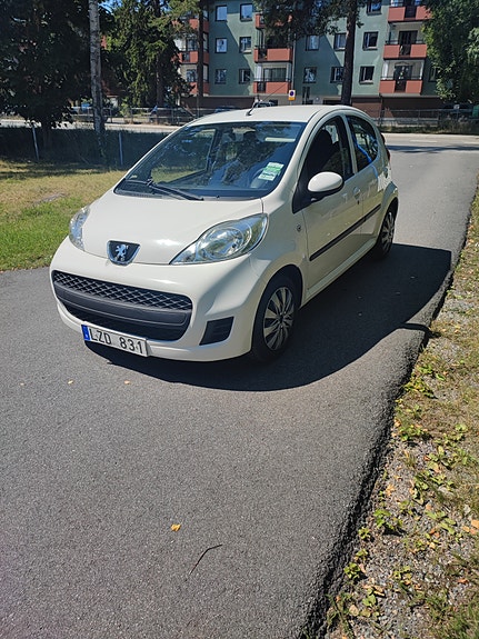 Peugeot 107 2 of 5