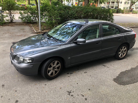 Volvo S60 2 of 5