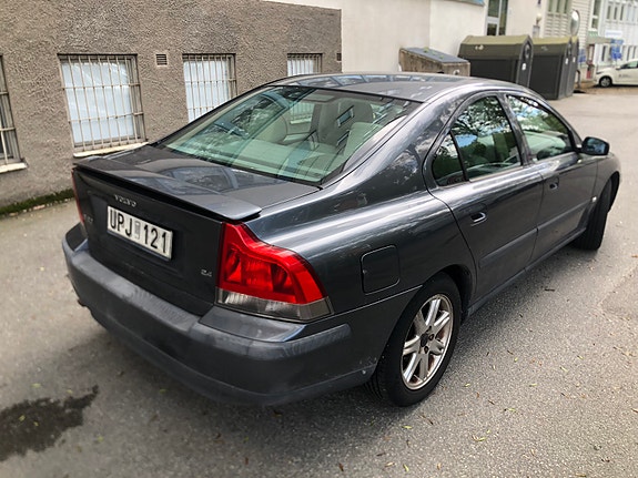 Volvo S60 4 of 5