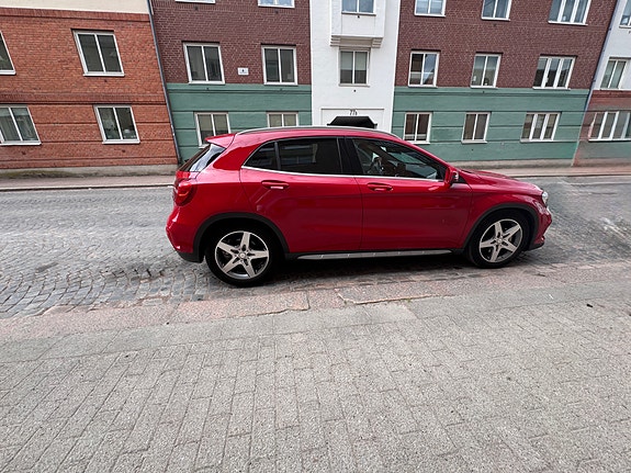 Mercedes-Benz GLA220 d 6 of 10
