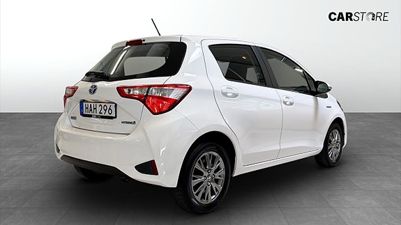 Toyota Yaris 2 of 5