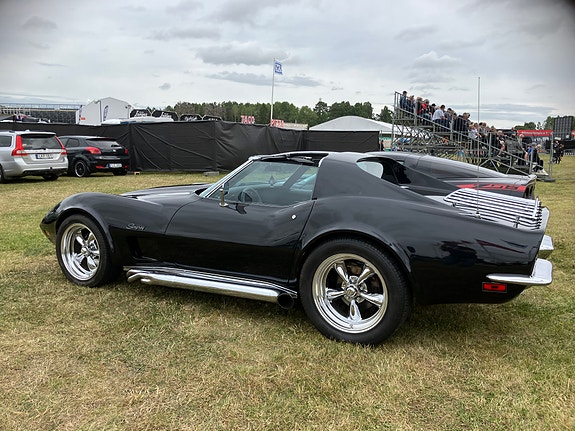 Chevrolet Corvette 3 of 5