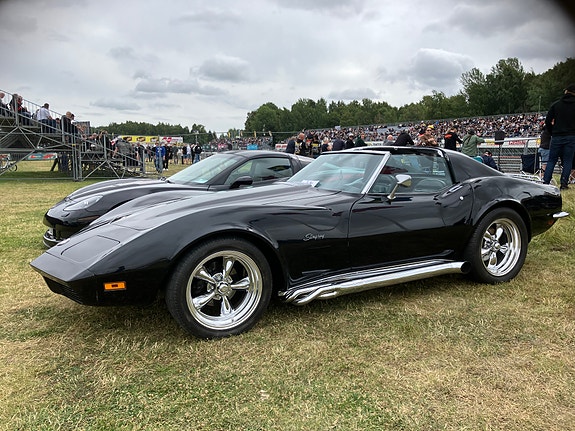Chevrolet Corvette 2 of 5