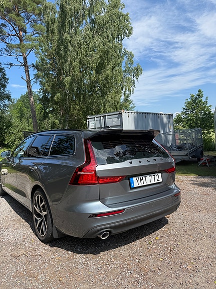 Volvo V60 2 of 5