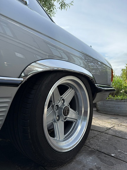Mercedes-Benz 450 SLC 7 of 17