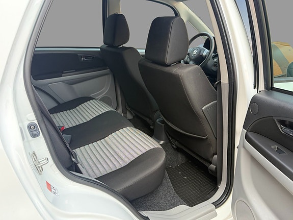 Suzuki SX4 8 of 13