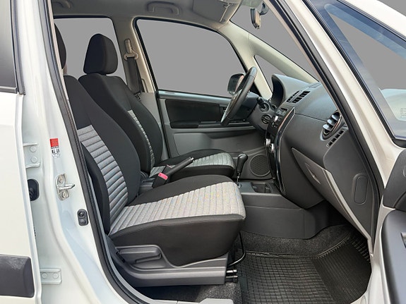 Suzuki SX4 9 of 13
